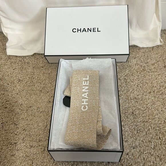 Empty CHANEL Box with Ribbon - Picture 7 of 10
